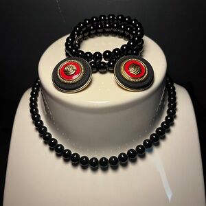 Beautiful Vintage Jewelry set - Black beads, clip earrings, bracelet